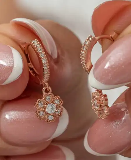 Gümüş Sallantılı Rose Minimal Çiçek Kadın Küpe