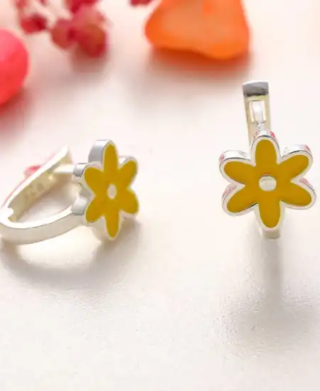 Gümüş Sarı Çiçek Çocuk Küpesi