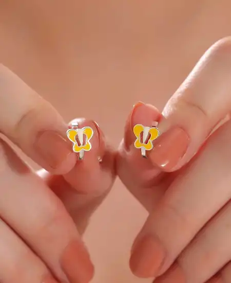 Gümüş Sarı Kelebek Çocuk Küpesi