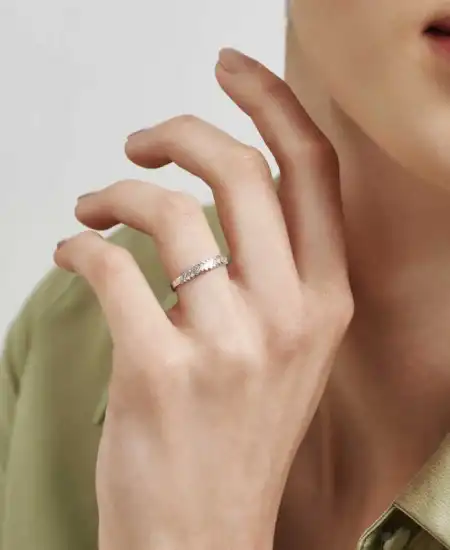 Gümüş Sıralı Baget Taşlı Bayan Yüzük