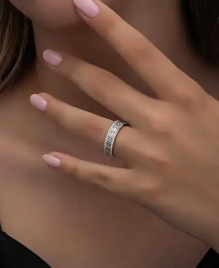 Gümüş Sıralı Baget Taşlı Kadın Yüzük