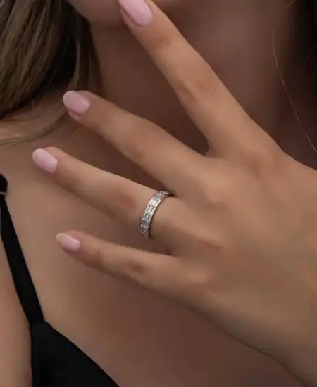 Gümüş Sıralı Baget Taşlı Kadın Yüzük