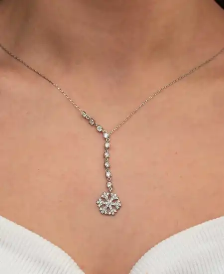 Gümüş Sıralı Zirkon Taşlı Kar Tanesi Kadın Kolye