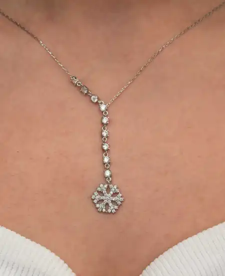 Gümüş Sıralı Zirkon Taşlı Kar Tanesi Kadın Kolye
