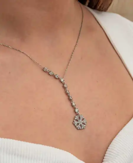 Gümüş Sıralı Zirkon Taşlı Kar Tanesi Kadın Kolye