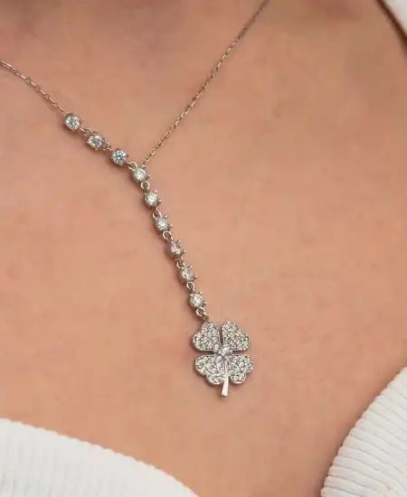 Gümüş Sıralı Zirkon Taşlı Yonca Kadın Kolye