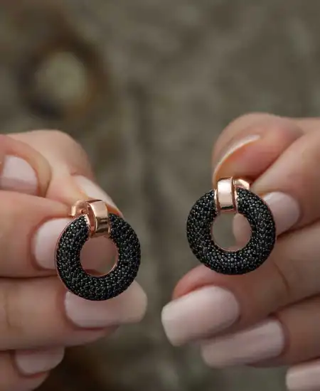 Gümüş Siyah Çok Taşlı Daire Bayan Küpe