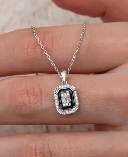 Gümüş Siyah Mineli Baget Kadın Kolye