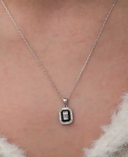 Gümüş Siyah Mineli Baget Kadın Kolye