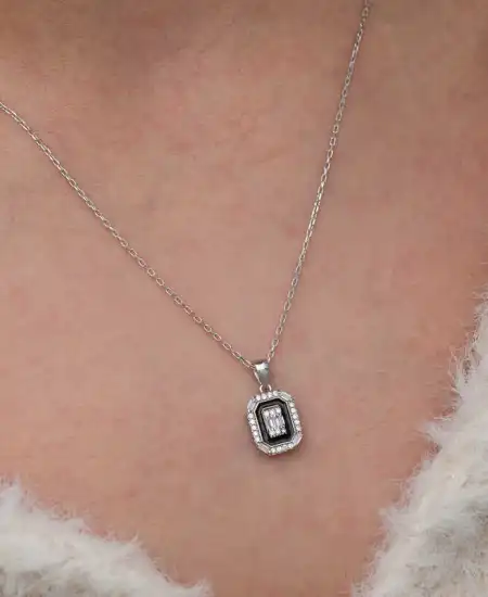 Gümüş Siyah Mineli Baget Kadın Kolye