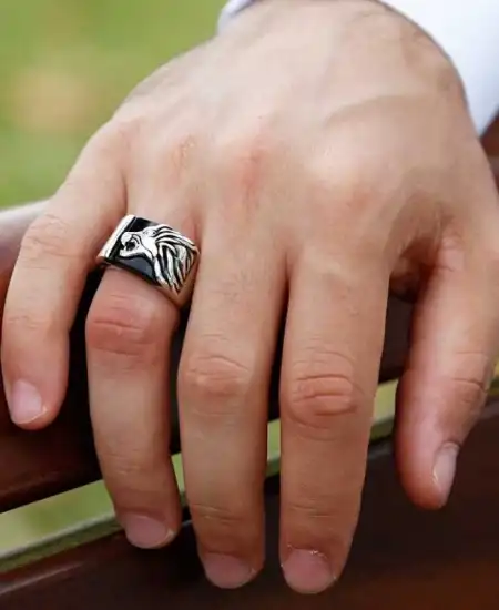 Gümüş Siyah Taşlı Aslan Figürlü Erkek Yüzük