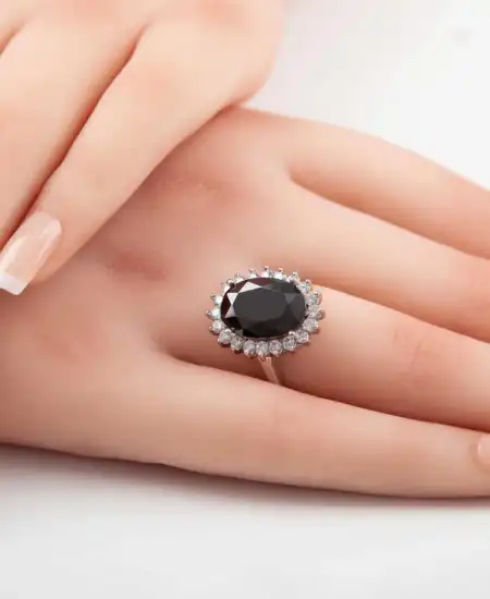 Gümüş Siyah Taşlı Oval Kadın Yüzük