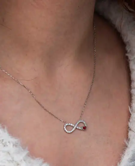 Gümüş Sonsuzluk Kırmızı Kalpli Kadın Kolye