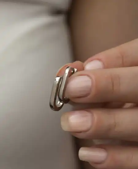 Gümüş Taşsız J Bayan Küpe