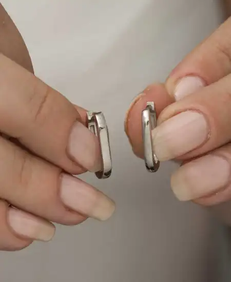 Gümüş Taşsız J Bayan Küpe