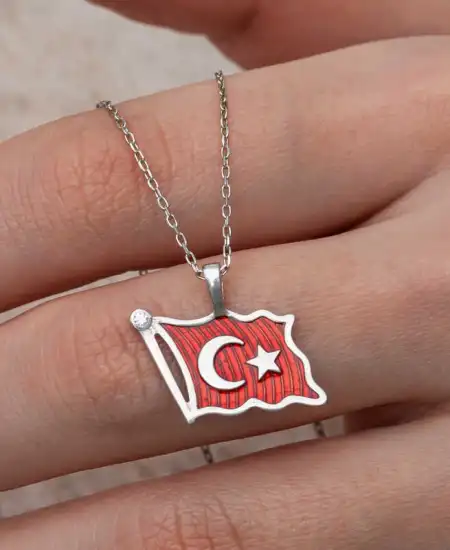 Gümüş Türk Bayrağı Kadın Kolye