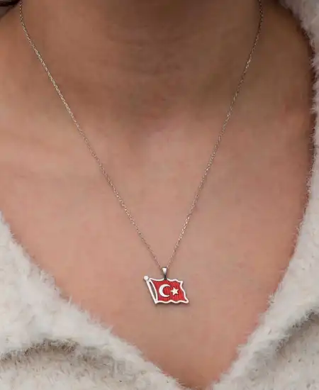 Gümüş Türk Bayrağı Kadın Kolye