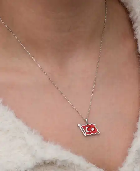Gümüş Türk Bayrağı Kadın Kolye