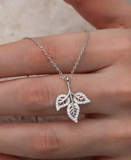 Gümüş Üç Yaprak Kadın Kolye