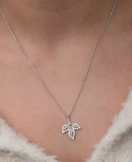 Gümüş Üç Yaprak Kadın Kolye