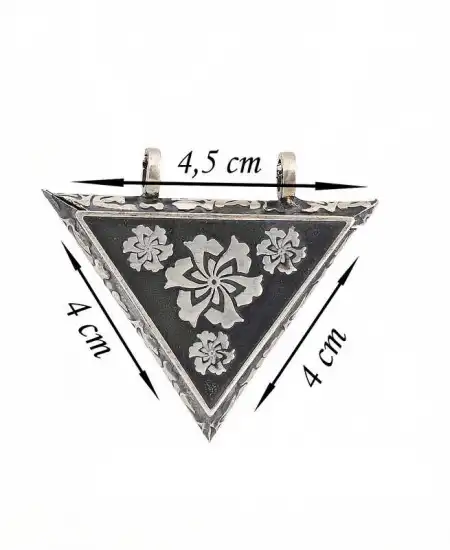 Gümüş Üçgen İçi Açılabilen Çiçek Muskalık Kolye