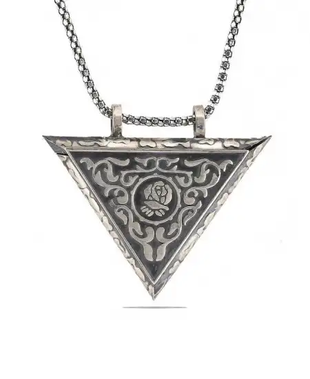 Gümüş Üçgen İçi Açılabilen Gül Muskalık Kolye