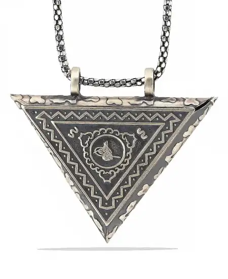 Gümüş Üçgen İçi Açılabilen Tuğra Muskalık Kolye
