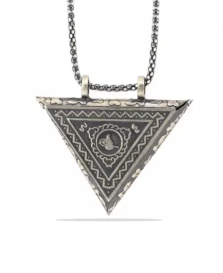 Gümüş Üçgen İçi Açılabilen Tuğra Muskalık Kolye