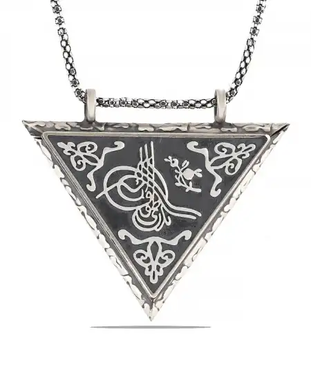 Gümüş Üçgen İçi Açılabilen Tuğra Muskalık Kolye