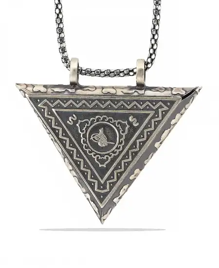 Gümüş Üçgen İçi Açılabilen Tuğra Muskalık Kolye