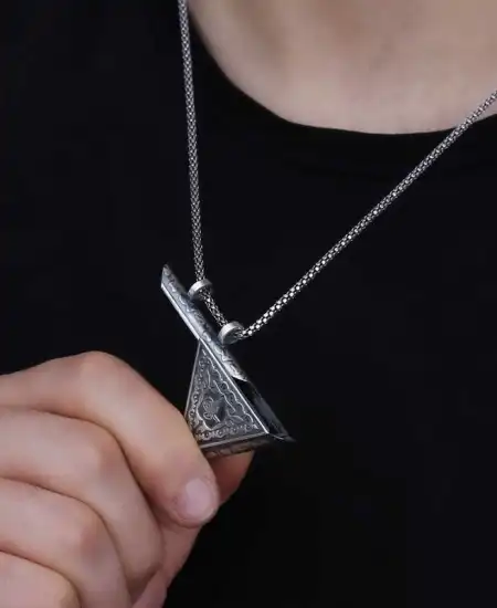 Gümüş Üçgen İçi Açılabilen Tuğra Muskalık Kolye