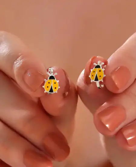 Gümüş Uğur Böceği Çocuk Küpesi