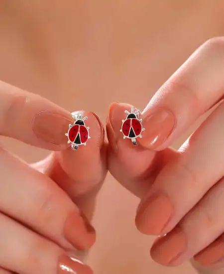 Gümüş Uğur Böceği Çocuk Küpesi