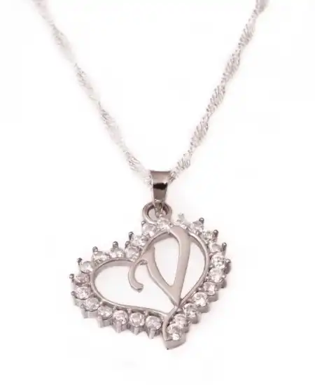 Gümüş V Harfi Kalpli Bayan Kolye