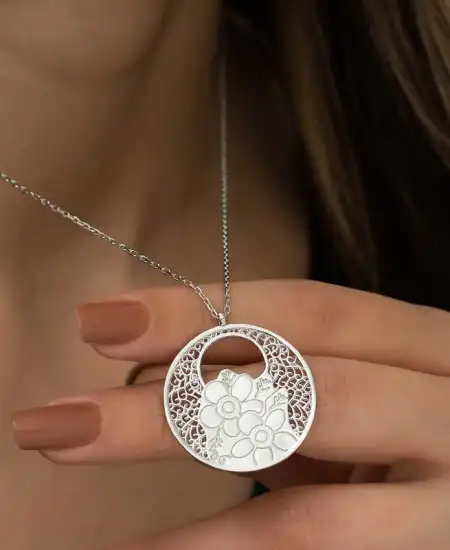 Gümüş Yaşam Çiçeği Kolye