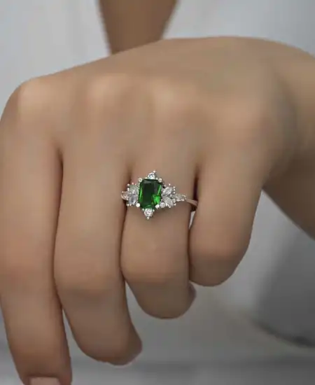 Gümüş Yeşil Baget Taşlı Kadın Yüzük