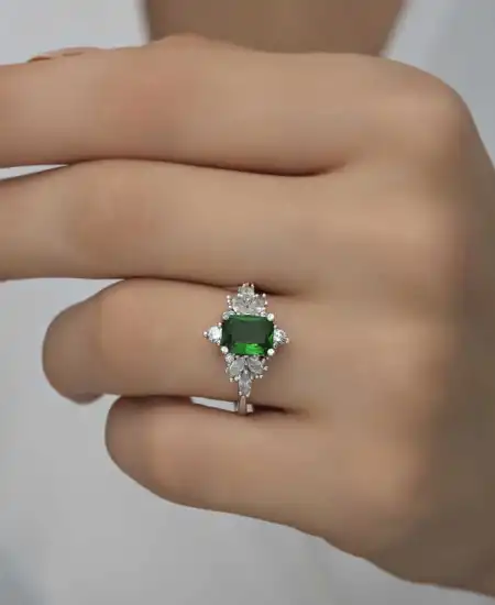 Gümüş Yeşil Baget Taşlı Kadın Yüzük