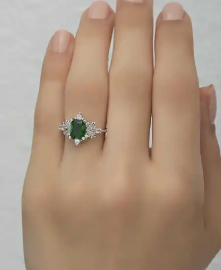 Gümüş Yeşil Baget Taşlı Kadın Yüzük