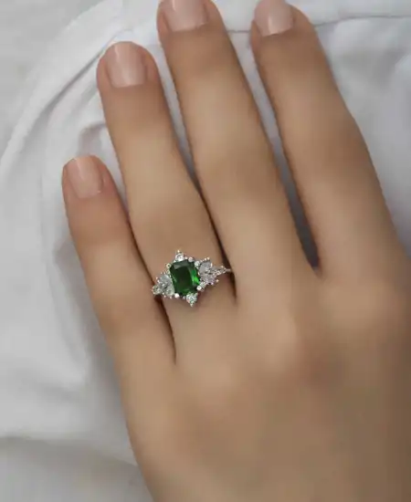 Gümüş Yeşil Baget Taşlı Kadın Yüzük