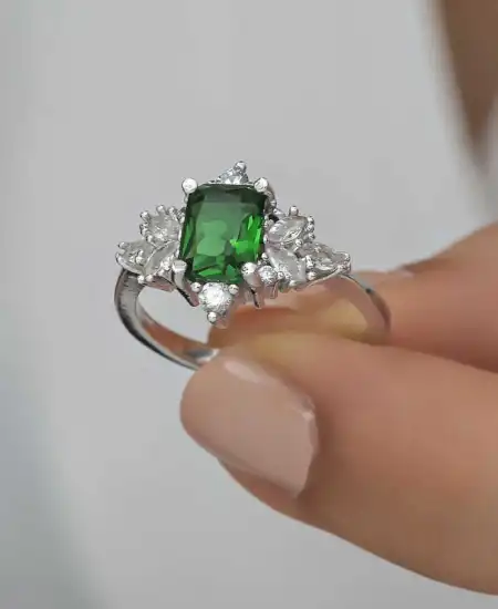 Gümüş Yeşil Baget Taşlı Kadın Yüzük