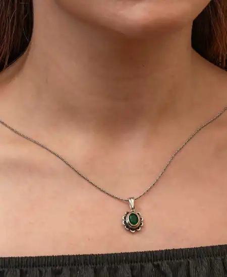 Gümüş Yeşil Çiçek Desenli Otantik Kadın Kolye