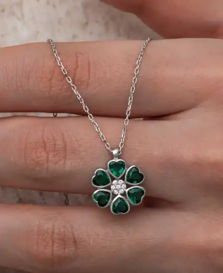 Gümüş Yeşil Kalpli Çiçek Kadın Kolye