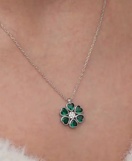 Gümüş Yeşil Kalpli Çiçek Kadın Kolye