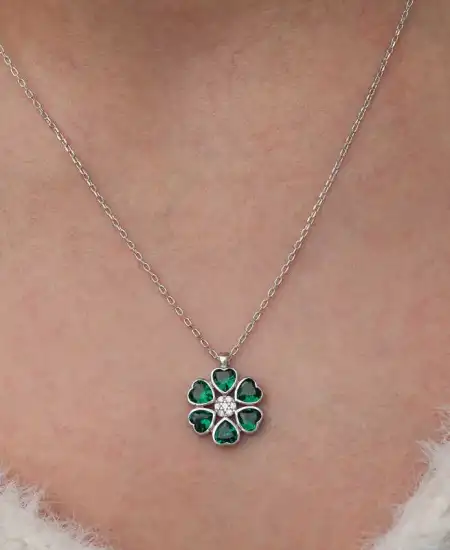 Gümüş Yeşil Kalpli Çiçek Kadın Kolye