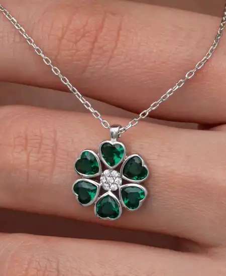 Gümüş Yeşil Kalpli Çiçek Kadın Kolye