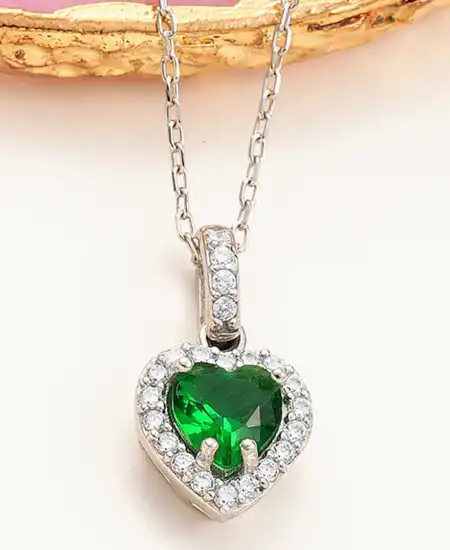 Gümüş Yeşil Taşlı Kalpli Kadın Kolye