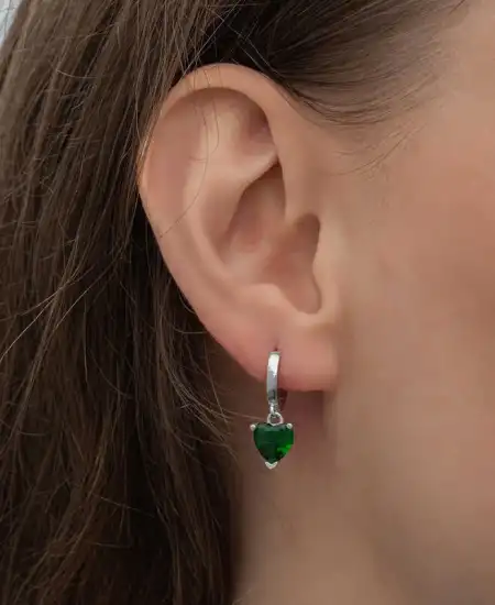 Gümüş Yeşil Taşlı Kalpli Kadın Küpe