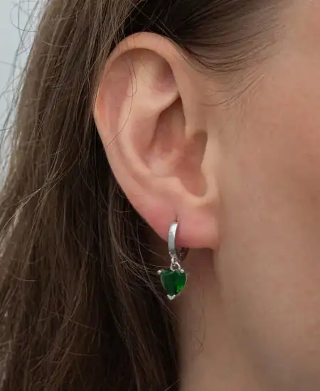 Gümüş Yeşil Taşlı Kalpli Kadın Küpe