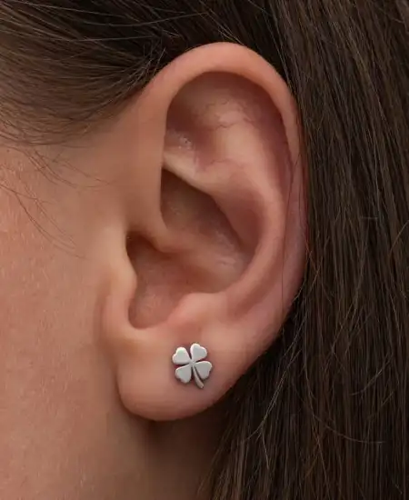 Gümüş Yonca Çivili Kadın Küpe