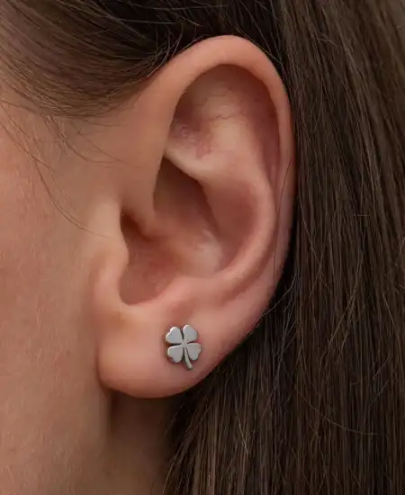 Gümüş Yonca Çivili Kadın Küpe